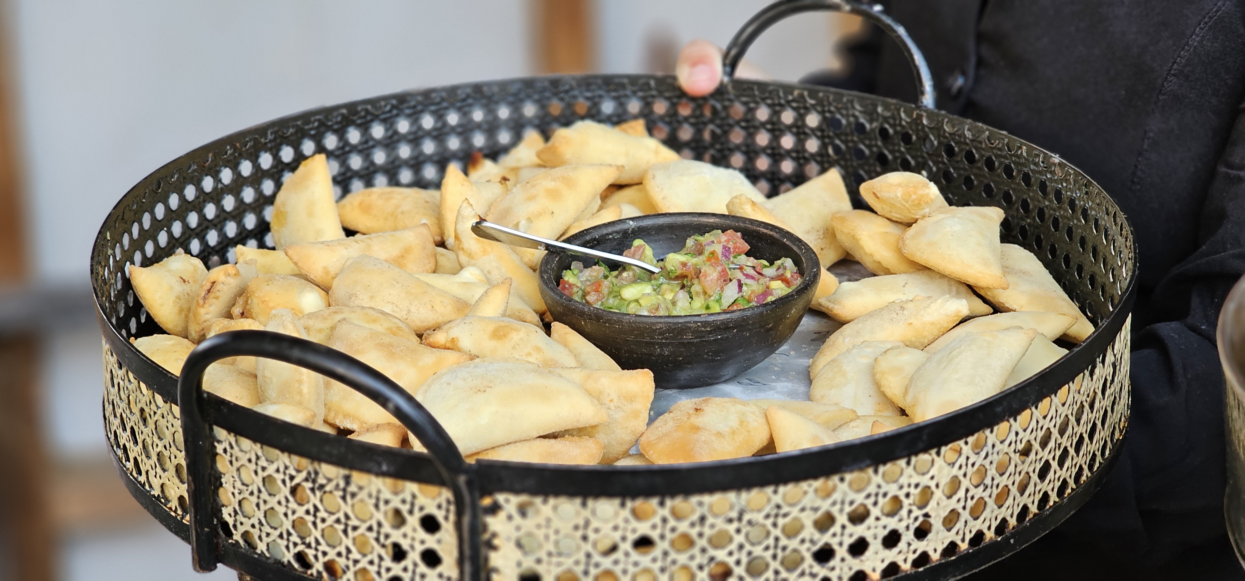 Empanada Criolla de Mechada y Queso
